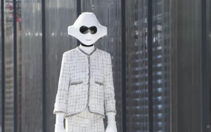 Γέμισε μοντέλα-ρομπότ η πασαρέλα της Chanel
