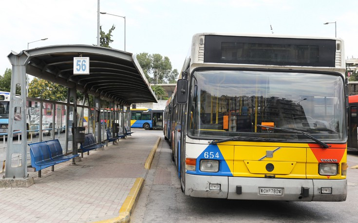 Λεωφορείο του ΟΑΣΘ συγκρούστηκε με μηχανή: Δύο τραυματίες