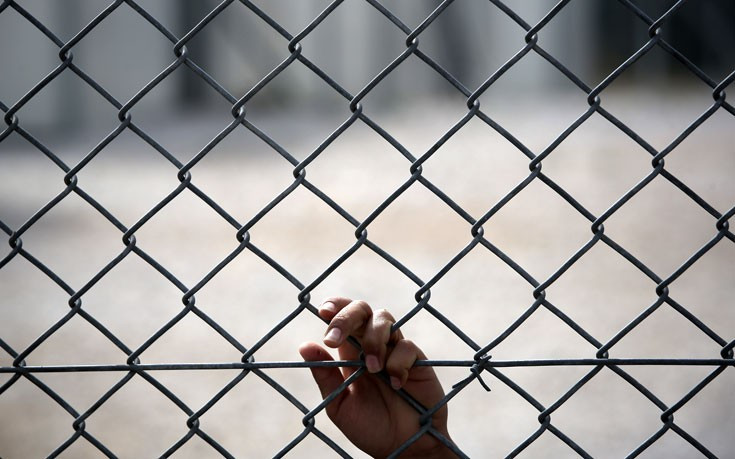 Η Ε.Ε. πιέζει την Αθήνα να μειώσει τον αριθμό των αιτούντων άσυλο