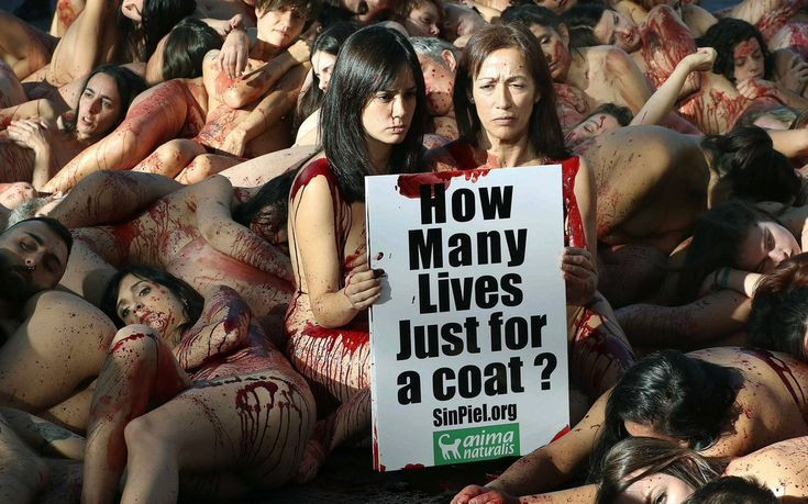 Γυμνή διαμαρτυρία στη Βαρκελώνη ενάντια στη χρήση γούνας