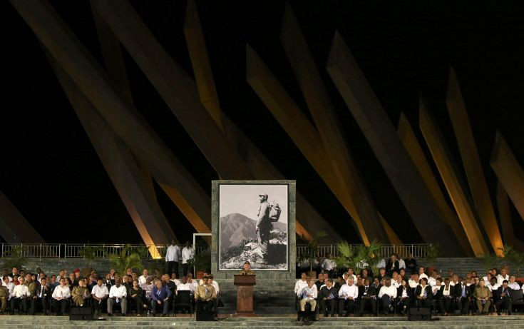 Ο όρκος του Ραούλ Κάστρο μπροστά στο λείψανο του Φιντέλ