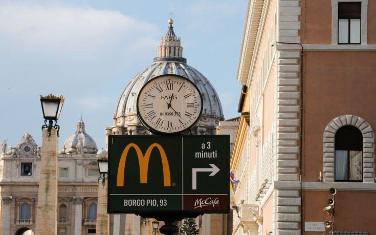 Δωρεάν τσίζμπεργκερ στους άστεγους από τα McDonald&#8217;s στη Ρώμη