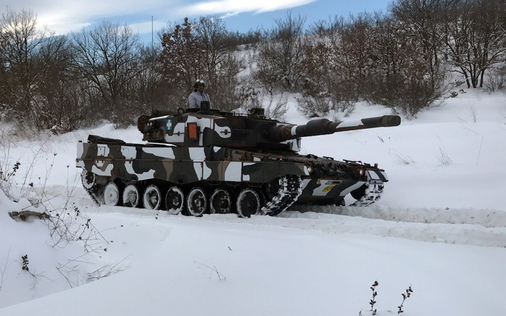 «Οργώνοντας» το χιόνι στον Έβρο με άρματα και πυροβόλα μιας μεραρχίας