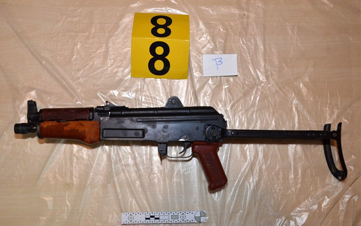 Φωτογραφίες από τα όπλα που βρέθηκαν στο σπίτι της Πόλας Ρούπα