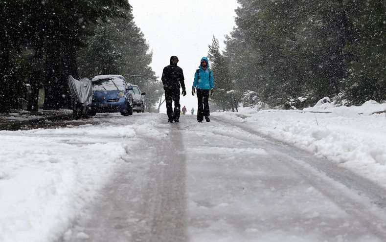 Επιμένει και δημιουργεί προβλήματα ο χιονιάς στην Κεντρική Μακεδονία