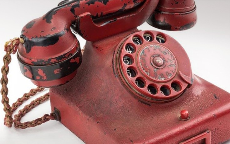 Το κόκκινο τηλέφωνο του Χίτλερ πωλήθηκε για 243.000 δολάρια