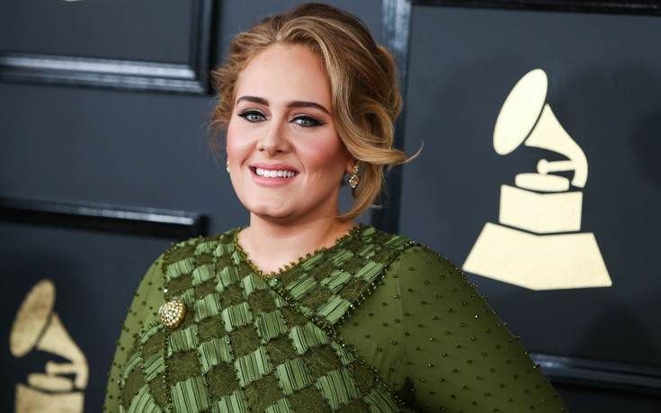 Αγνώριστη η Adele γιόρτασε τα γενέθλιά της κι αποκάλυψε την αδυνατισμένη σιλουέτα της