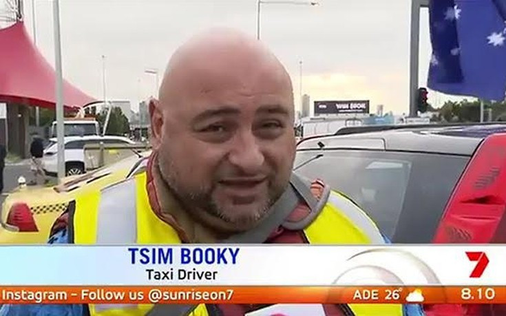 Έλληνας ομογενής τρολάρει τηλεοπτικό σταθμό με το όνομα «Tsim Booky»