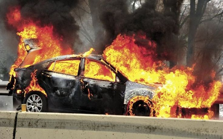 Εγκληματική ενέργεια δείχνουν τα στοιχεία από το φλεγόμενο όχημα στο Κερατσίνι