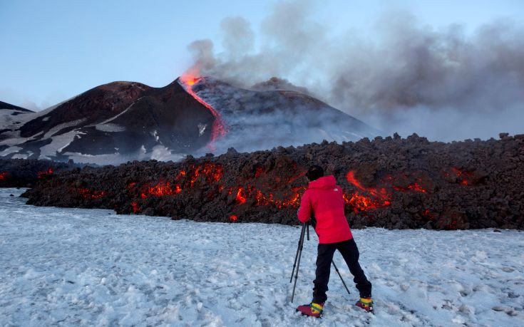 Δέκα τουρίστες τραυματίστηκαν από έκρηξη στο ηφαίστειο της Αίτνας