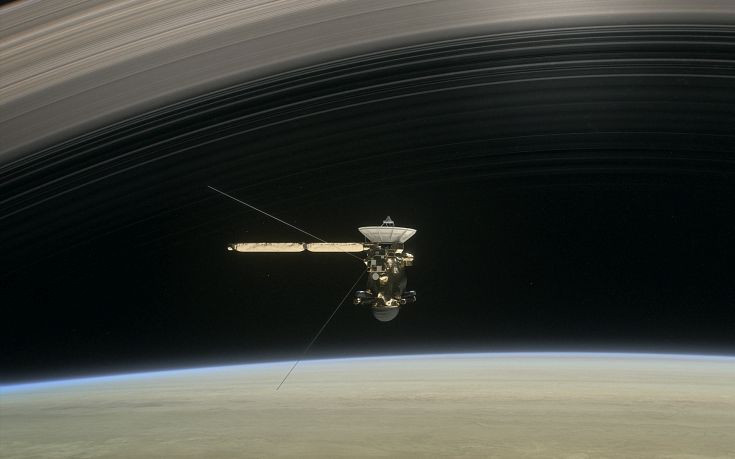 Το Cassini έστειλε τις πρώτες φωτογραφίες μέσα από τους δακτυλίους του Κρόνου