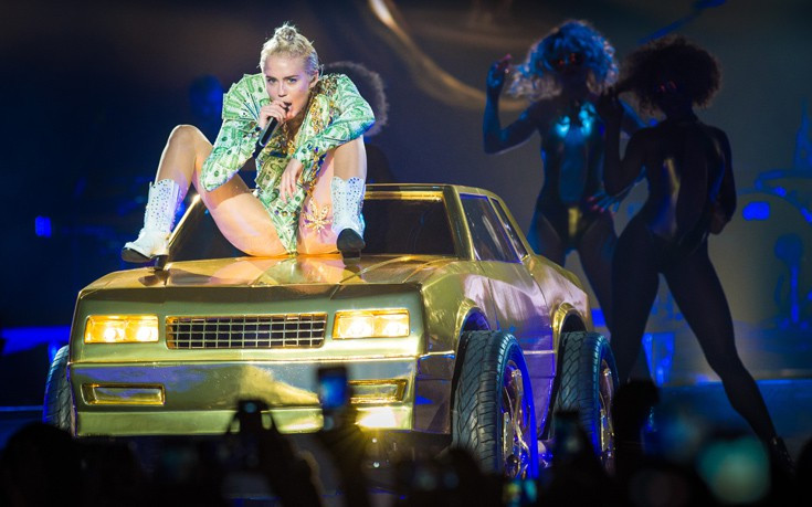 Η Miley Cyrus αποκαλύπτει πώς αποφάσισε να κόψει τα ναρκωτικά