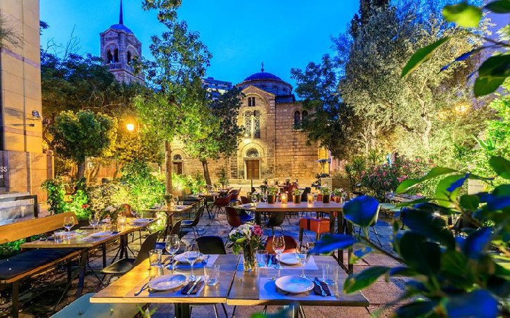 Τέσσερα wine bars με τραπεζάκια έξω στο κέντρο της Αθήνας