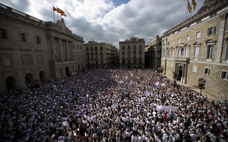 Κατέκλυσαν τους δρόμους χιλιάδες Ισπανοί