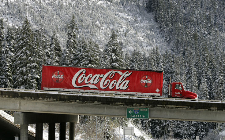 Θέλει να απαγορεύσει το φορτηγό της Coca-Cola στην πόλη του τα Χριστούγεννα