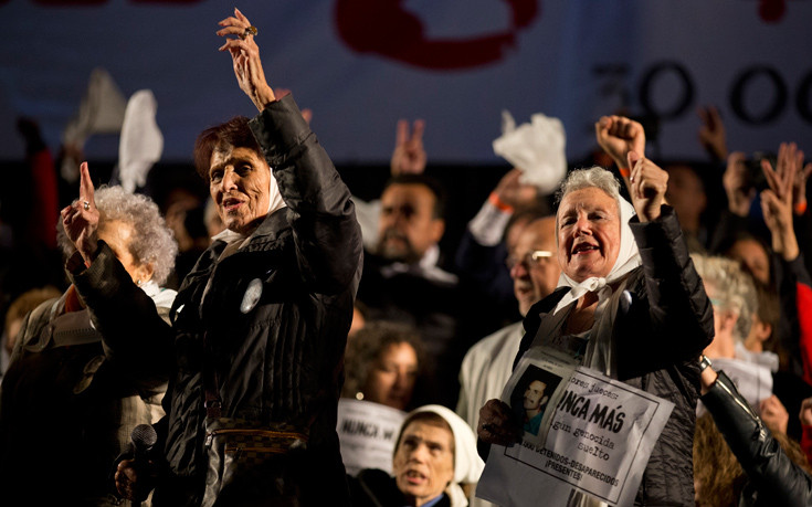 Οι Γιαγιάδες της Πλατείας του Μαΐου στην Αργεντινή δεν ξεχνούν