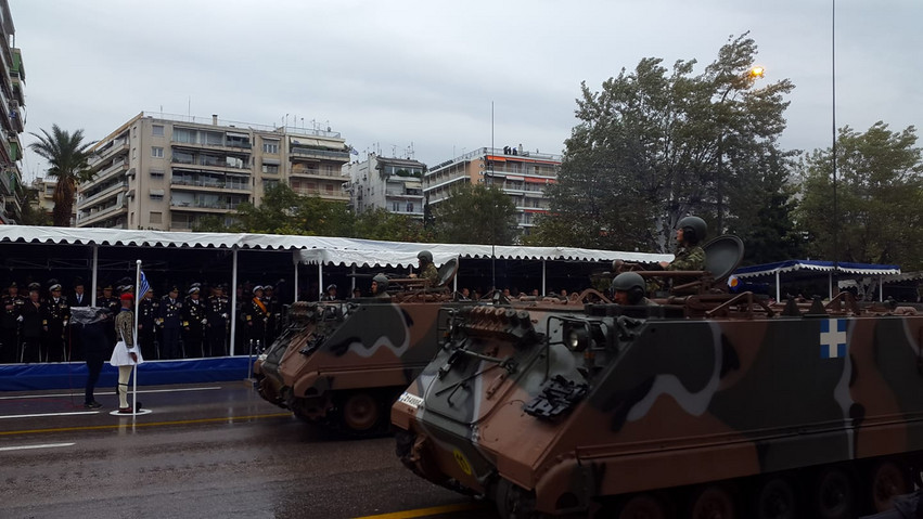 Σείστηκε η παραλιακή λεωφόρος της Θεσσαλονίκης από τεθωρακισμένα άρματα