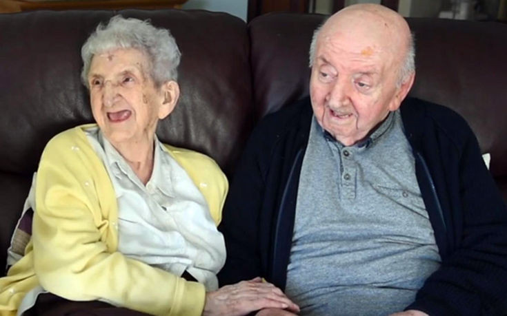 Μητέρα 98 ετών μπήκε σε γηροκομείο για να φροντίζει τον 80χρονο γιο της