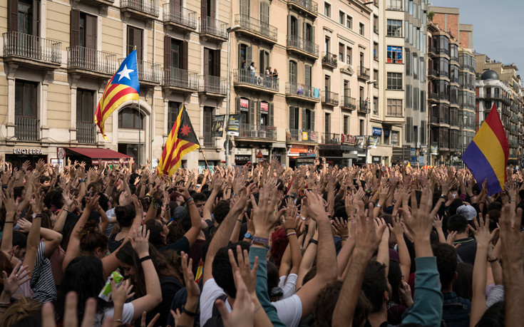 Ενάντια στη μονομερή ανακήρυξη ανεξαρτησίας η δήμαρχος της Βαρκελώνης
