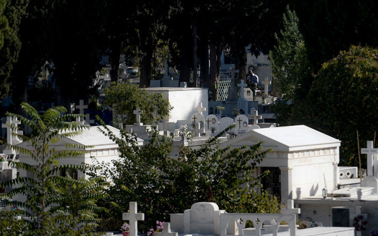 Φρίκη στη Μεσσηνία: Ξέθαψαν νεκρή και βεβήλωσαν τον τάφο της