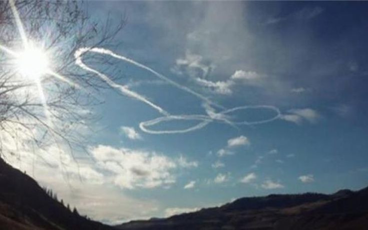 Πιλότος «ζωγράφισε» πέος στον αμερικανικό ουρανό