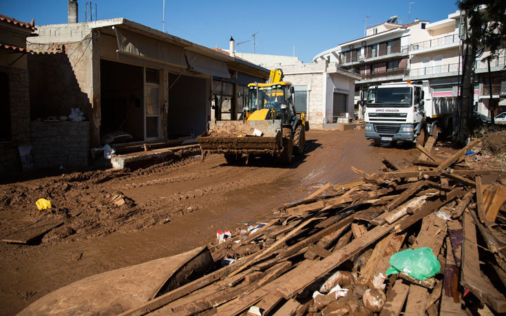 Συνεχίζονται οι εργασίες αποκατάστασης σε Μάνδρα και Νέα Πέραμο