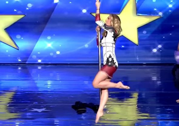 Η Ντορέττα Παπαδημητρίου κάνει pole dancing και ενθουσιάζει