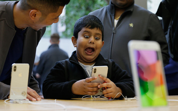 Τον εθισμό των παιδιών στο iPhone καλείται να ερευνήσει η Apple