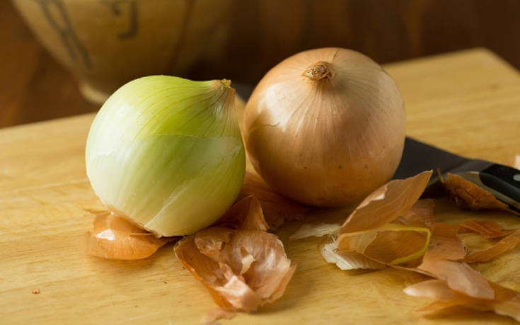 Τρία πράγματα που πρέπει να ξέρουμε όταν βάζουμε κρεμμύδι στο φαγητό