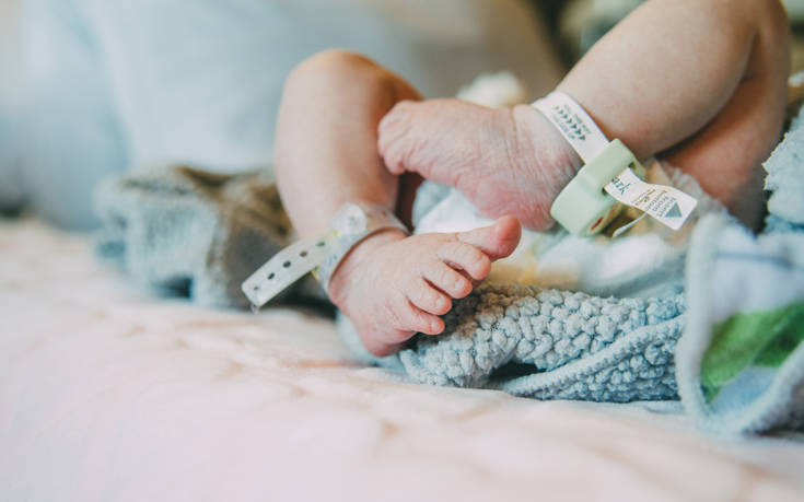 Νεογέννητο μωράκι 13 ημερών με κορονοϊό πέθανε