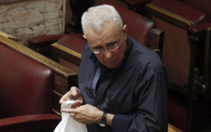 Ζουράρις: Δεν θα ψηφίσω πρόταση μομφής της ΝΔ, θα με κυνηγάνε τα κόκαλα της γιαγιάς μου