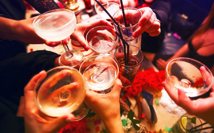 Αλκοολούχα ποτά: Το ισχυρό πλήγμα στον κλάδο λόγω κορονοϊού – Μείωση των πωλήσεων κατά 40% το 2020
