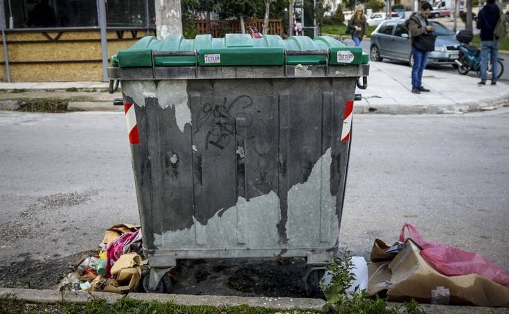Συγκλονιστικές λεπτομέρειες για το νεκρό βρέφος σε κάδο σκουπιδιών στην Πετρούπολη