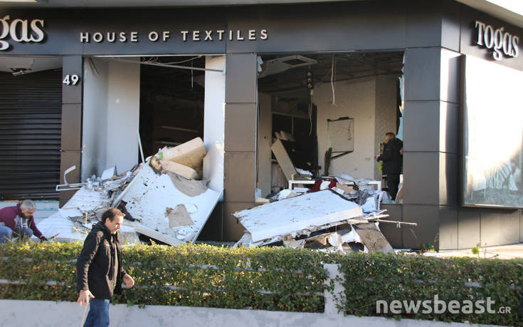 Εικόνες από το κατάστημα στη Γλυφάδα που σημειώθηκε έκρηξη