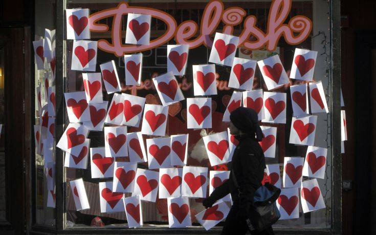 Άγιος Βαλεντίνος: Ποιες οι συνήθειες των Ελλήνων καταναλωτών για την ημέρα των ερωτευμένων;
