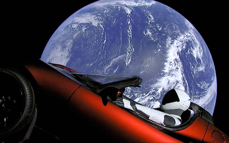Το κρυμμένο μήνυμα για τους εξωγήινους που έβαλε ο Elon Musk στο διαστημικό Tesla του
