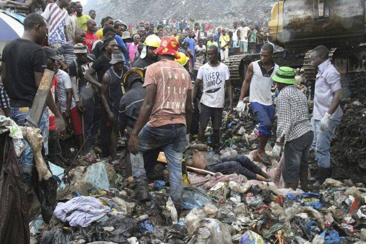 Βουνό απορριμμάτων έθαψε σπίτια στη Μοζαμβίκη