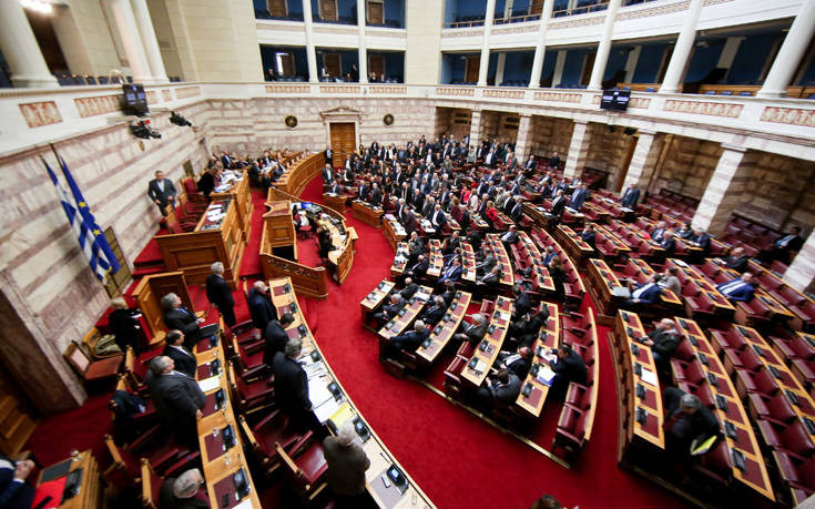 Με πολλές διαφωνίες ψηφίζεται το νομοσχέδιο για την αναδοχή και τα ομόφυλα ζευγάρια