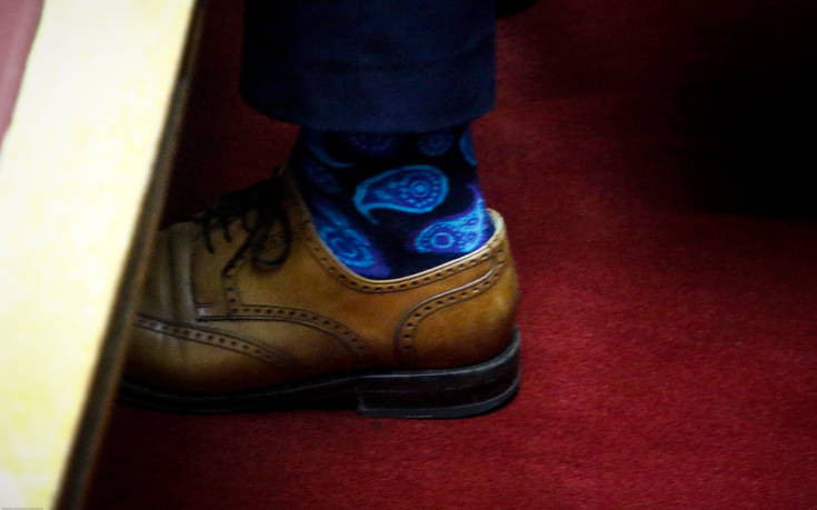 Ο βουλευτής με τις χρωματιστές κάλτσες που θύμισε&#8230; Τριντό