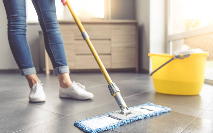 Τρεις συμβουλές για να μένει το πάτωμα καθαρό περισσότερο
