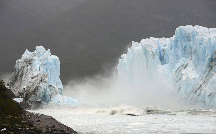 Tεράστιος παγετώνας καταρρέει στην Παταγονία