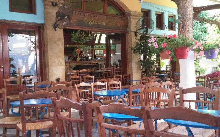 Έξι γευστικές στάσεις σε πλατείες της Αθήνας