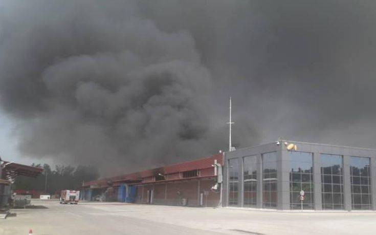Μεγάλη φωτιά σε εργοστάσιο μπαταριών στην Ξάνθη