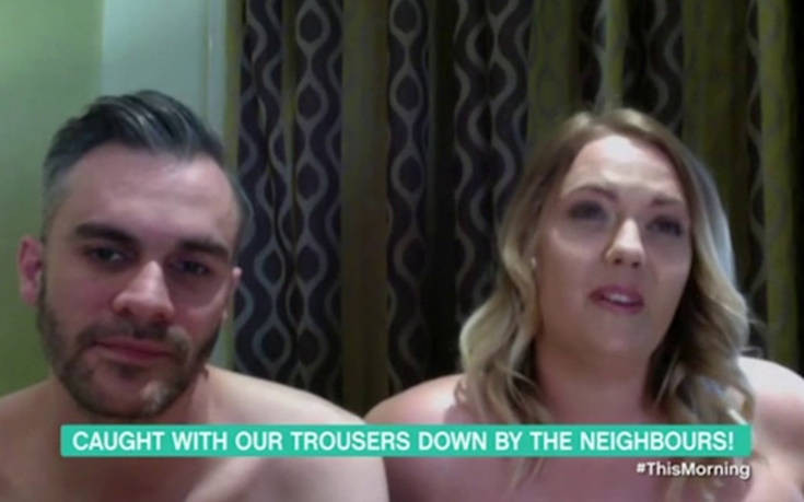 Εμφανίστηκαν γυμνοί στην τηλεόραση για να διαμαρτυρηθούν για τους γείτονες