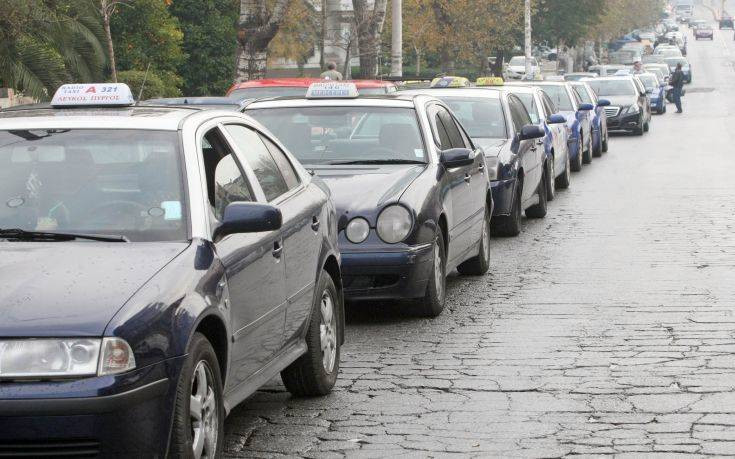 Κορονοϊός στην Ελλάδα: Χειρόφρενο τράβηξαν πάνω από 1.600 ταξί στη Θεσσαλονίκη