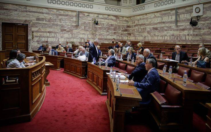 Ανέβηκαν οι τόνοι στη Βουλή για την απλή αναλογική στην αυτοδιοίκηση