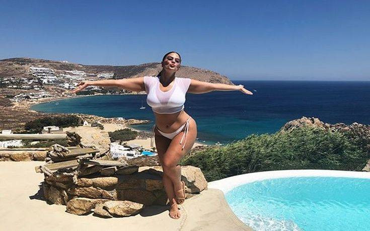 Στη Μύκονο για διακοπές η πληθωρική  Άσλεϊ Γκράχαμ