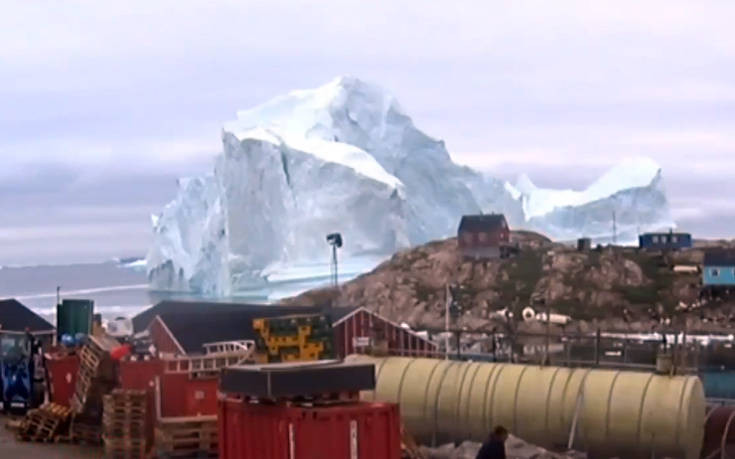 Η γιγάντια παγωμένη απειλή σε χωριό της Γροιλανδίας