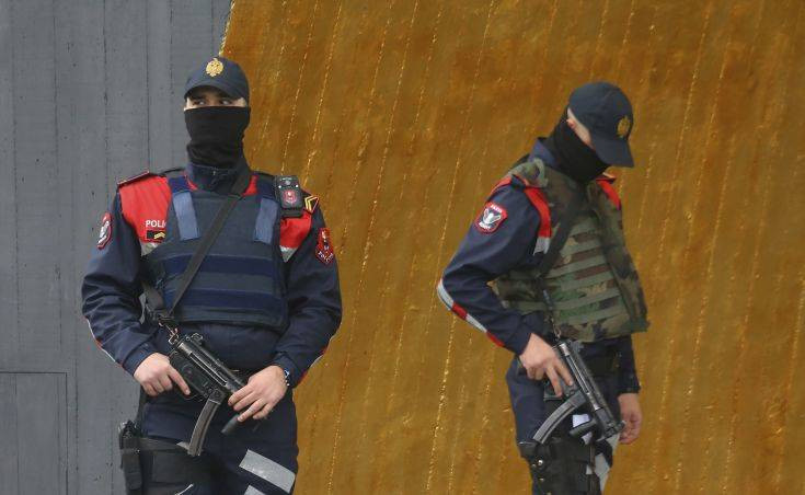Ένας… πυροσβέστης αποκάλυψε τα σχέδια των ληστών στο αεροδρόμιο των Τιράνων