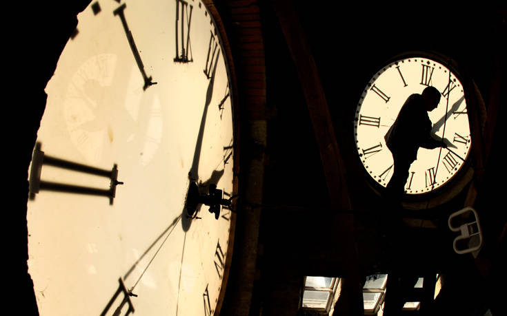 Αλλαγή ώρας: Πότε θα γυρίσουμε τα ρολόγια μας &#8211; Τι ισχύει με τη κατάργηση του μέτρου